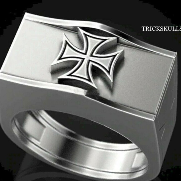 Silver Stainless Steel Maltese Cross Secret Compartment Poison Pill Ring Sz 8-12 - Picture 4 of 4